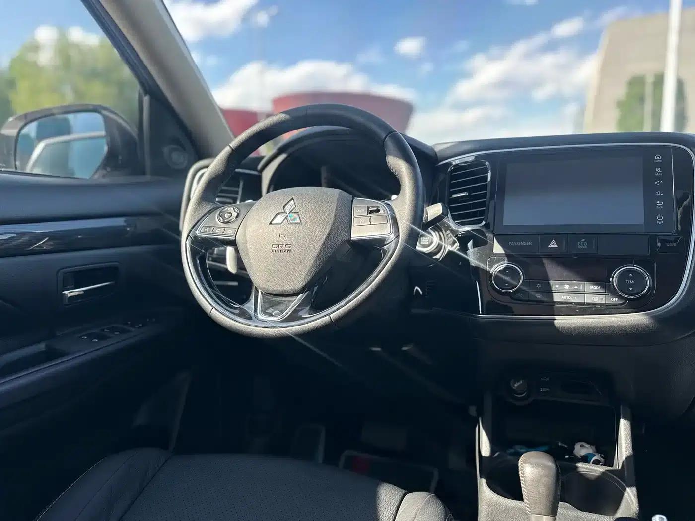 Outlander 2018 2.4L 4WD Elite Edition 5-seater — миниатюра 7