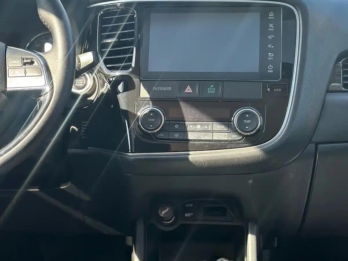 Outlander 2018 2.4L 4WD Elite Edition 5-seater — миниатюра 9