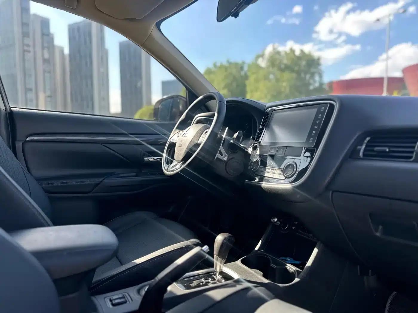 Outlander 2018 2.4L 4WD Elite Edition 5-seater — миниатюра 10