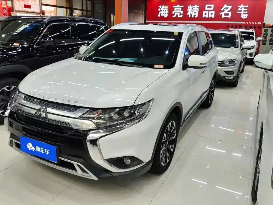 Outlander 2020 2.4L 4WD Luxury Edition 5-seater — миниатюра 1