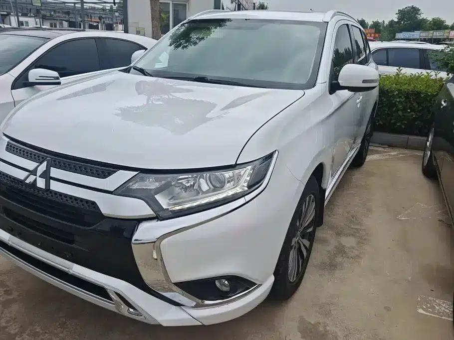 Outlander 2021 2.0L 2WD Enjoy Edition 5-seater — миниатюра 1