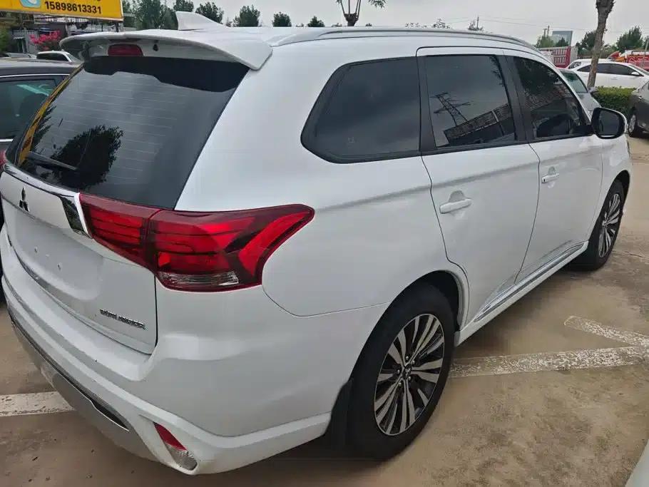 Outlander 2021 2.0L 2WD Enjoy Edition 5-seater — миниатюра 3