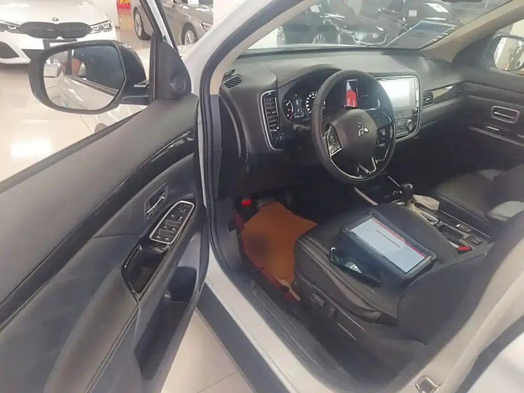 Outlander 2019 2.0L 2WD Enjoy Edition 7-seater National VI Emission Standard — миниатюра 12
