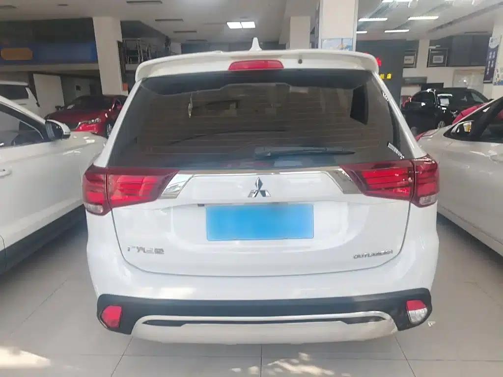 Outlander 2019 2.0L 2WD Enjoy Edition 7-seater National VI Emission Standard — миниатюра 4