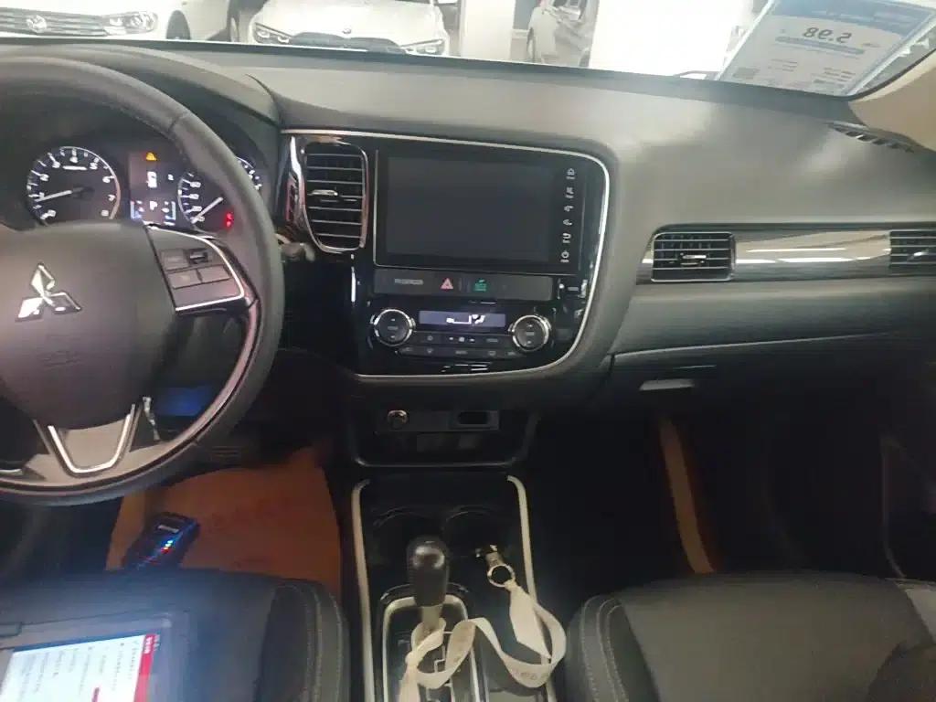 Outlander 2019 2.0L 2WD Enjoy Edition 7-seater National VI Emission Standard — миниатюра 9
