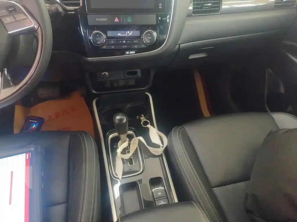 Outlander 2019 2.0L 2WD Enjoy Edition 7-seater National VI Emission Standard — миниатюра 10