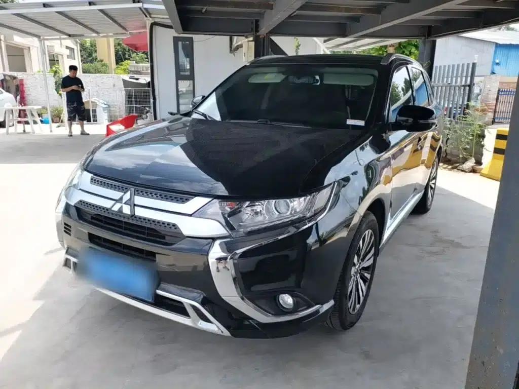 Outlander 2020 2.0L 2WD Enjoy Edition 5-seater — миниатюра 2