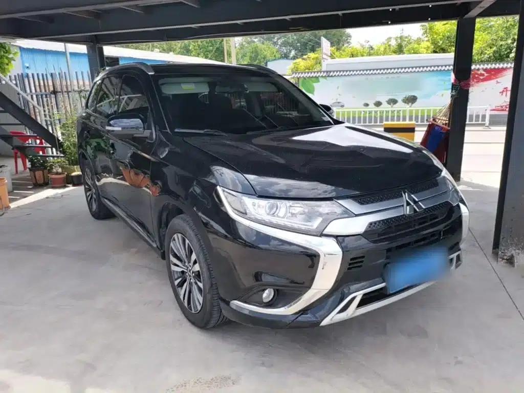 Outlander 2020 2.0L 2WD Enjoy Edition 5-seater — миниатюра 4