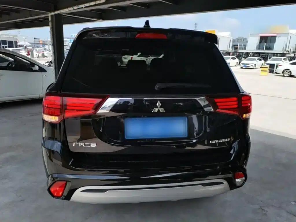 Outlander 2020 2.0L 2WD Enjoy Edition 5-seater — миниатюра 6