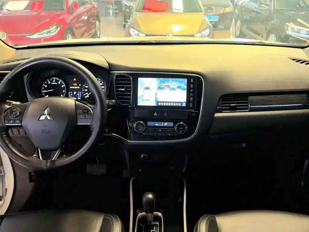 Outlander 2019 2.0L 2WD Enjoy Edition 7-seater National VI Emission Standard — миниатюра 6