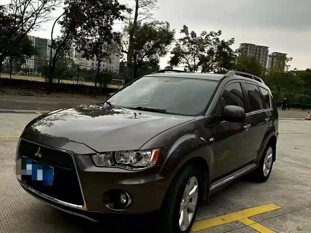 Outlander (Imported) 2012 Model 2.4 Fashion Navigation Edition — миниатюра 1