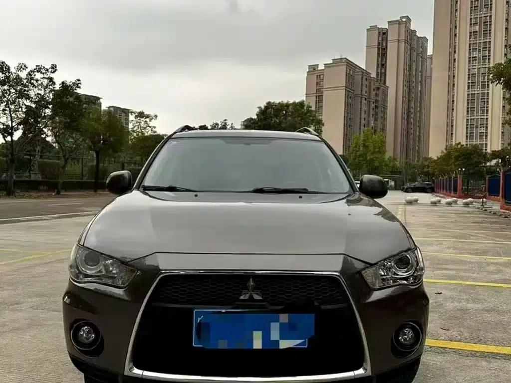 Outlander (Imported) 2012 Model 2.4 Fashion Navigation Edition — миниатюра 2