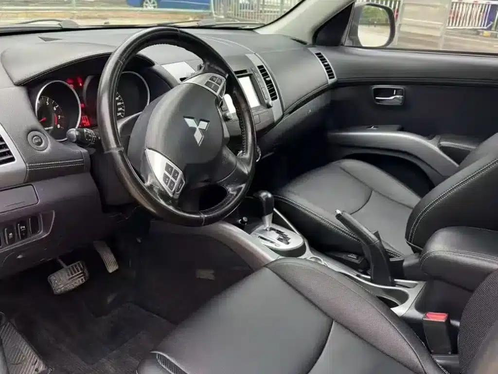 Outlander (Imported) 2012 Model 2.4 Fashion Navigation Edition — миниатюра 4