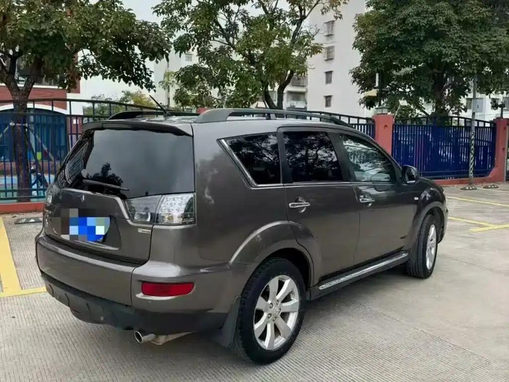 Outlander (Imported) 2012 Model 2.4 Fashion Navigation Edition — миниатюра 8