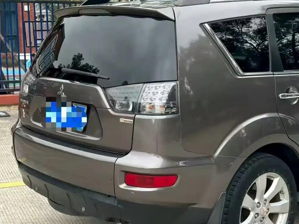 Outlander (Imported) 2012 Model 2.4 Fashion Navigation Edition — миниатюра 9