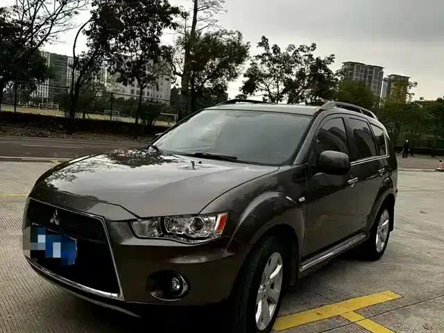 Outlander (Imported) 2012 Model 2.4 Fashion Navigation Edition