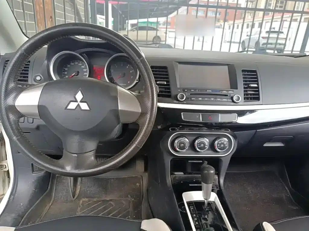 Lancer EX 2016 1.8L CVT Black and White Reissue Edition — миниатюра 10