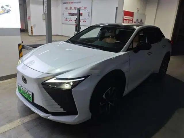 Lexus RZ 2023 450e DIRECT4 Luxury Edition