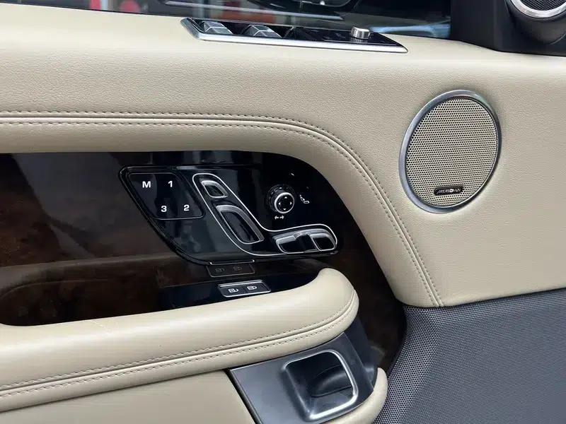 Range Rover 2022 3.0 L6 360PS Legendary Edition — миниатюра 13