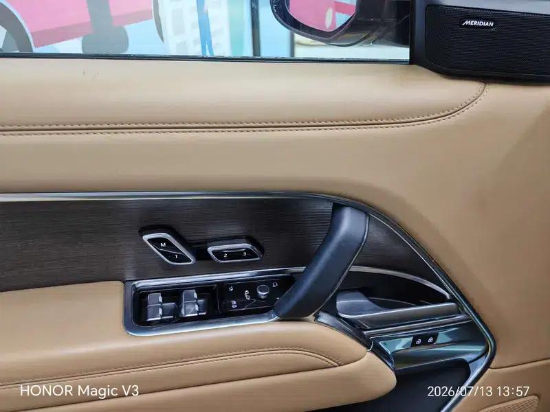 Range Rover 2024 3.0 L6 400PS Grand Long Wheelbase 7-Seater — миниатюра 13