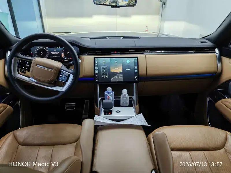 Range Rover 2024 3.0 L6 400PS Grand Long Wheelbase 7-Seater — миниатюра 6