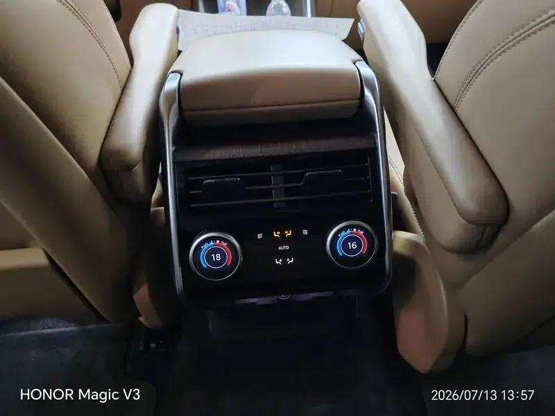 Range Rover 2024 3.0 L6 400PS Grand Long Wheelbase 7-Seater — миниатюра 9
