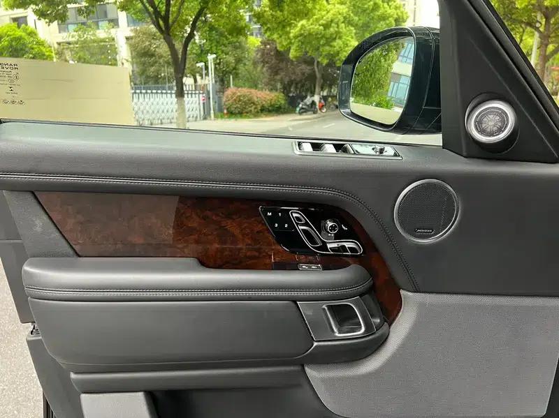 Range Rover 2021 3.0 L6 Legendary Edition — миниатюра 8