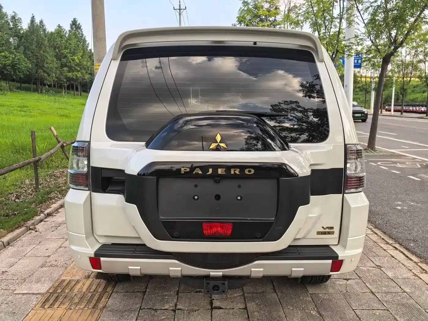 2020 Pajero Imported 3.0L Automatic Premium Off-Road Edition — миниатюра 17