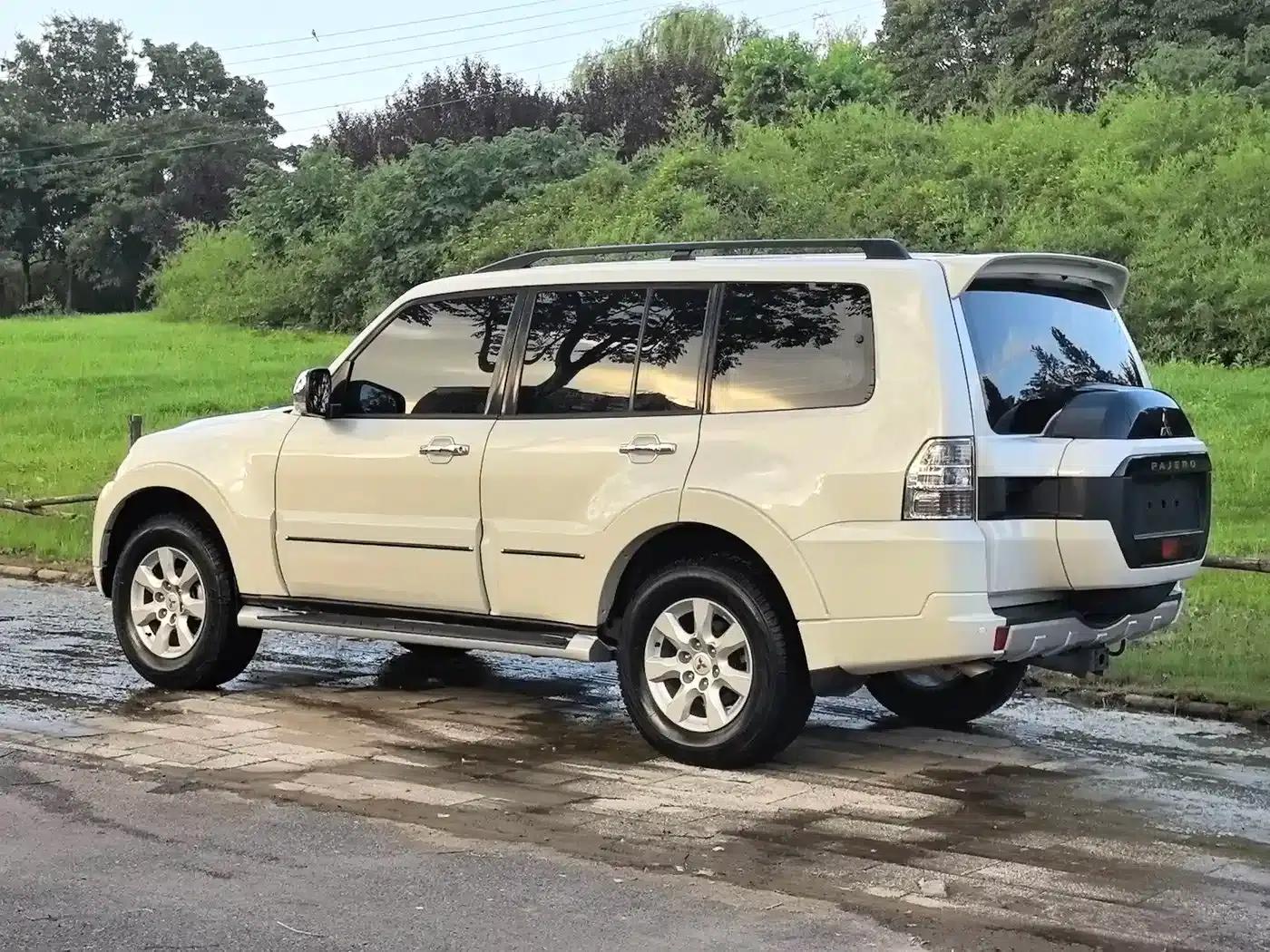 2020 Pajero Imported 3.0L Automatic Premium Off-Road Edition — миниатюра 3