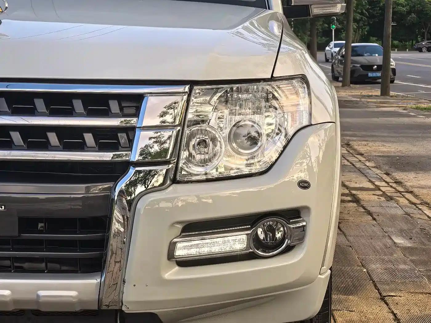 2020 Pajero Imported 3.0L Automatic Premium Off-Road Edition — миниатюра 21
