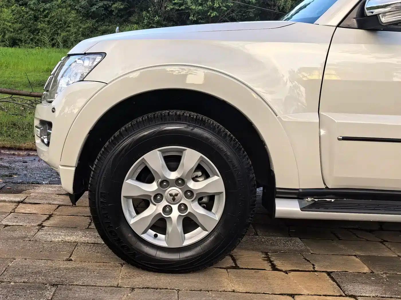 2020 Pajero Imported 3.0L Automatic Premium Off-Road Edition — миниатюра 22