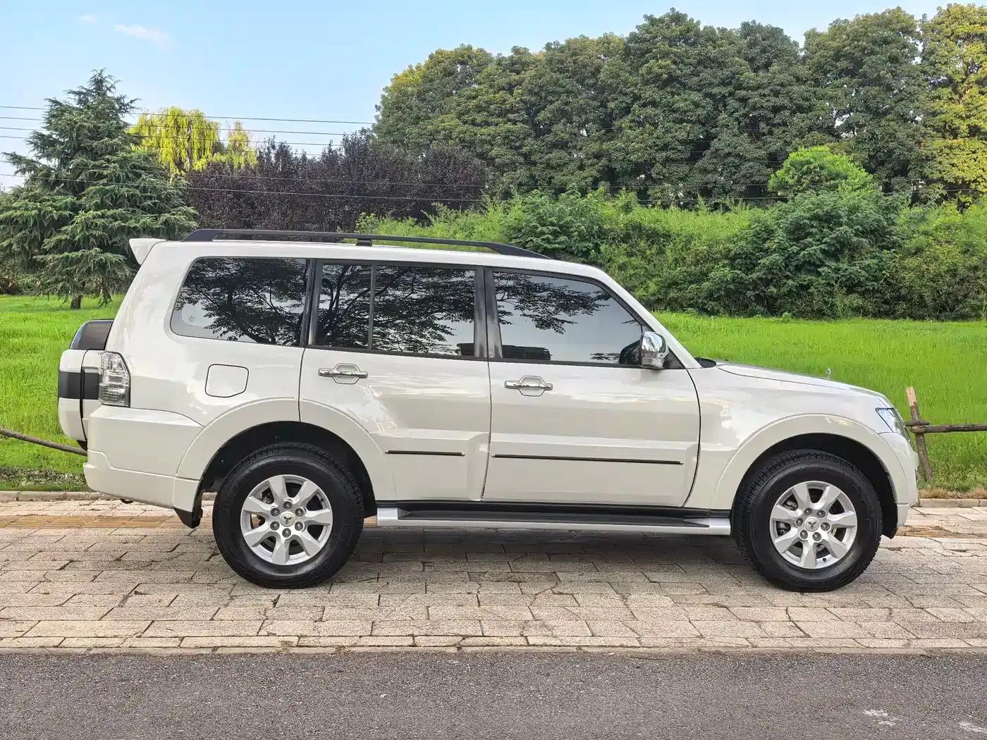 2020 Pajero Imported 3.0L Automatic Premium Off-Road Edition — миниатюра 4