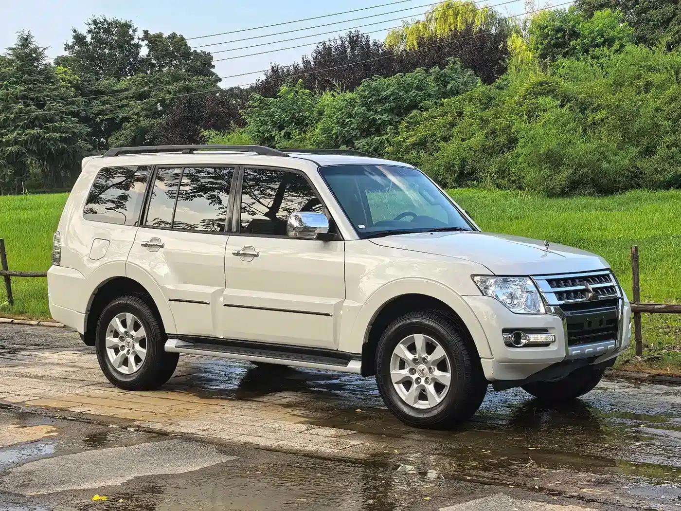 2020 Pajero Imported 3.0L Automatic Premium Off-Road Edition — миниатюра 5