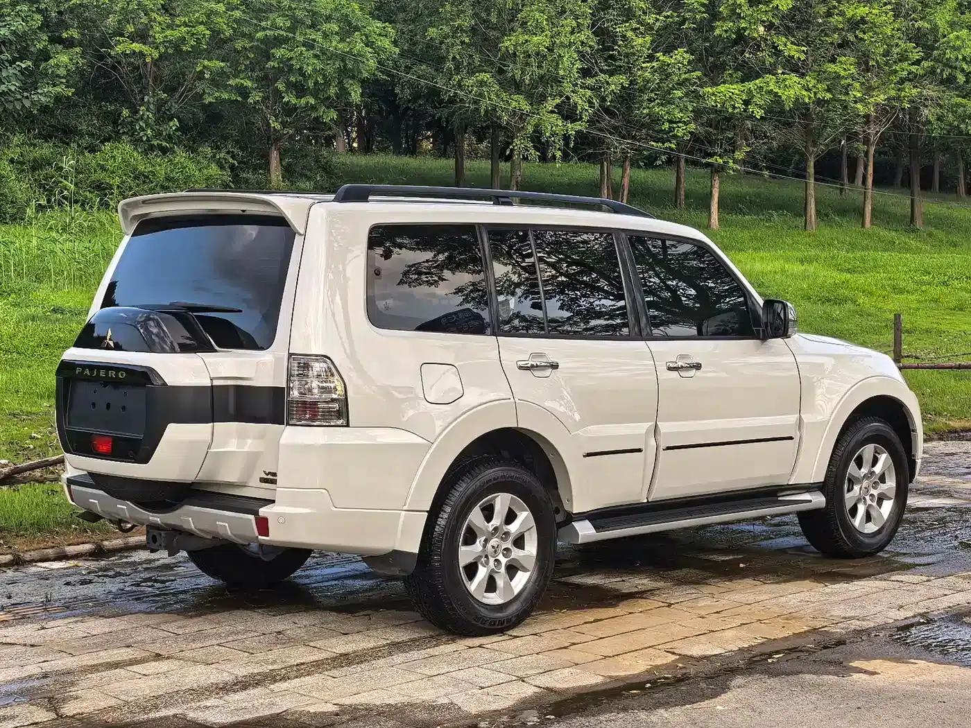 2020 Pajero Imported 3.0L Automatic Premium Off-Road Edition — миниатюра 6