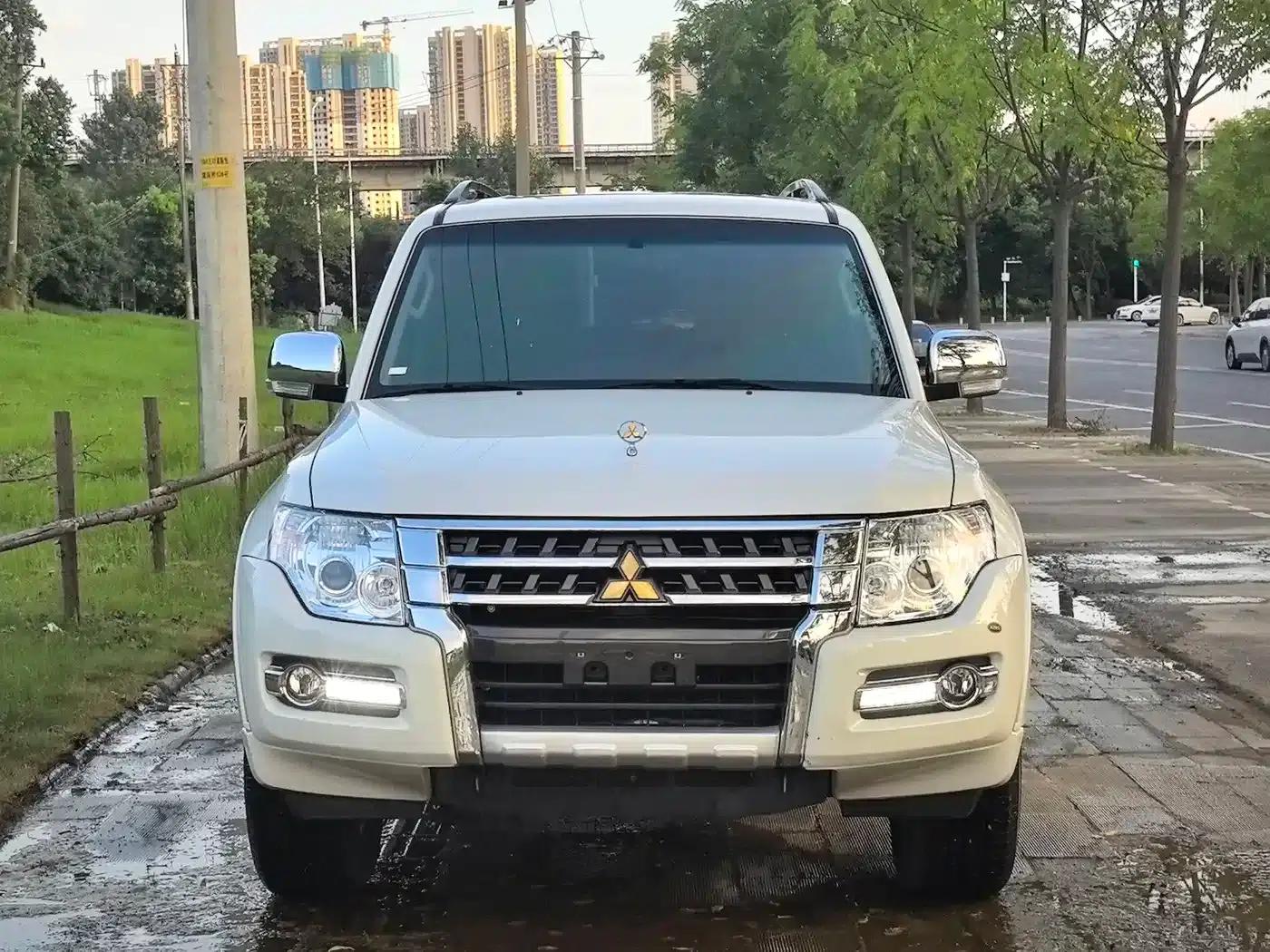 2020 Pajero Imported 3.0L Automatic Premium Off-Road Edition — миниатюра 7