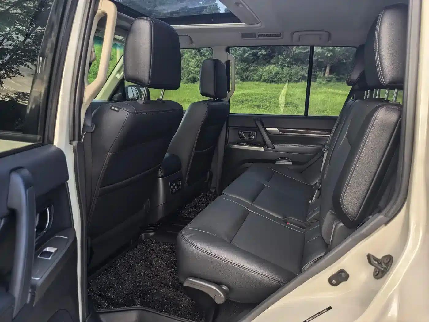 2020 Pajero Imported 3.0L Automatic Premium Off-Road Edition — миниатюра 10