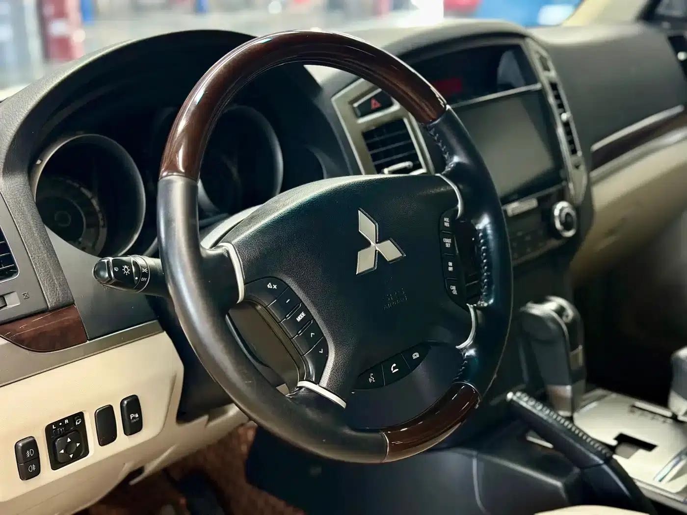 2019 Pajero V97 (Imported) 3.8L Middle East Version — миниатюра 4