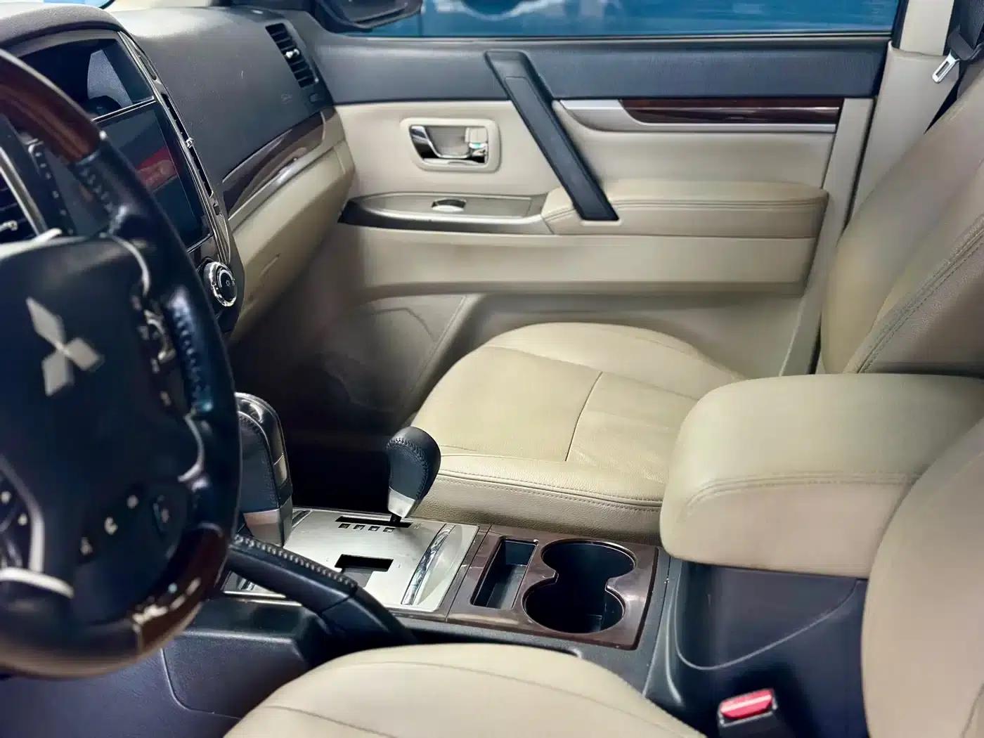 2019 Pajero V97 (Imported) 3.8L Middle East Version — миниатюра 6