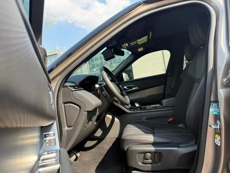Range Rover Velar 2021 P250 Black Limited Edition — миниатюра 17