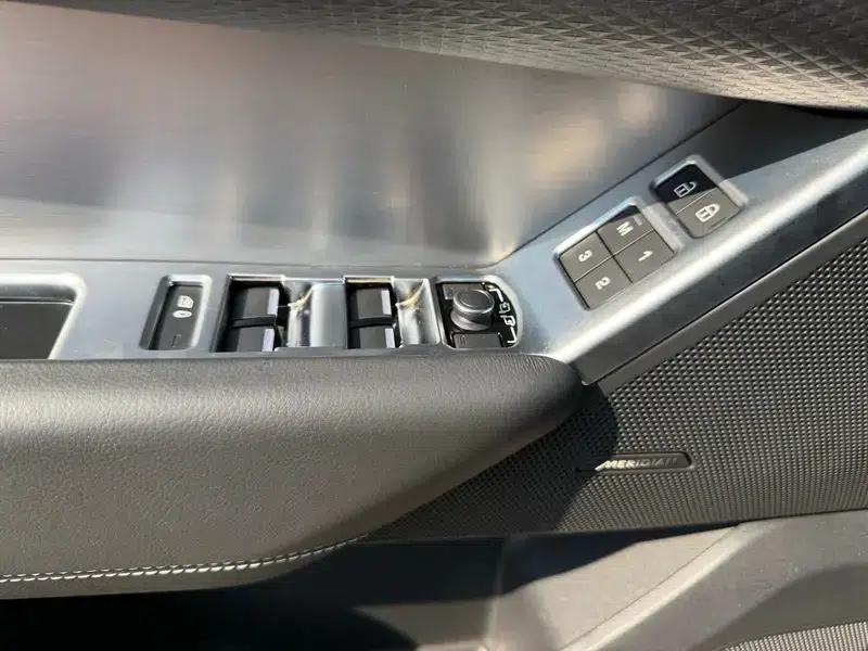 Range Rover Velar 2021 P250 Black Limited Edition — миниатюра 20
