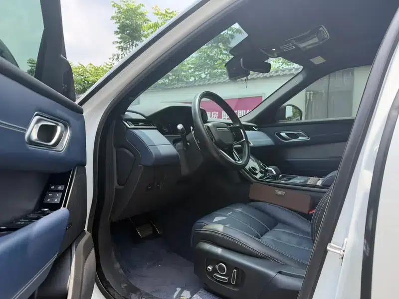 Range Rover Velar 2022 250PS Gold Edition — миниатюра 9