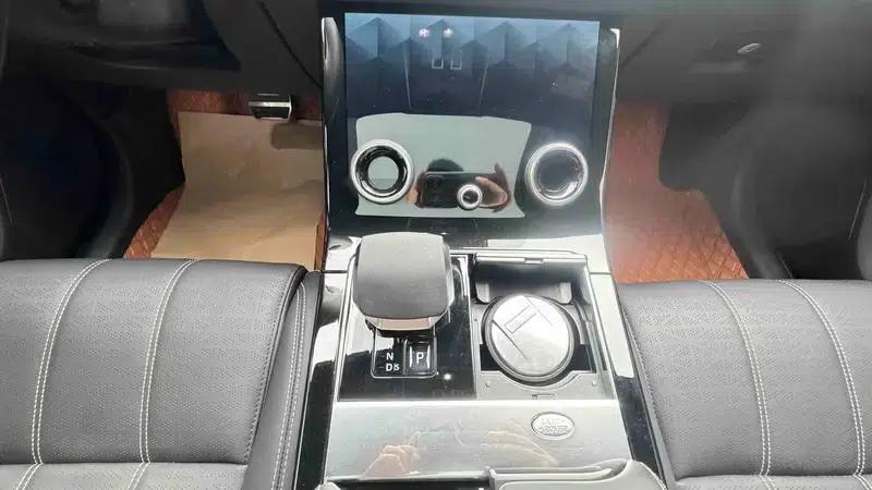 Range Rover Velar 2022 250PS Gold Edition — миниатюра 16