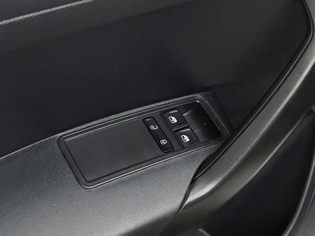 Rapid 2019 Facelift 1.5L Manual Entry-Level Version (China VI Emission Standard) — миниатюра 9