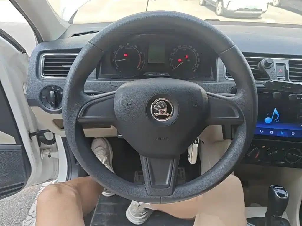 Rapid 2015 1.6L Automatic Smart Selection Model — миниатюра 11