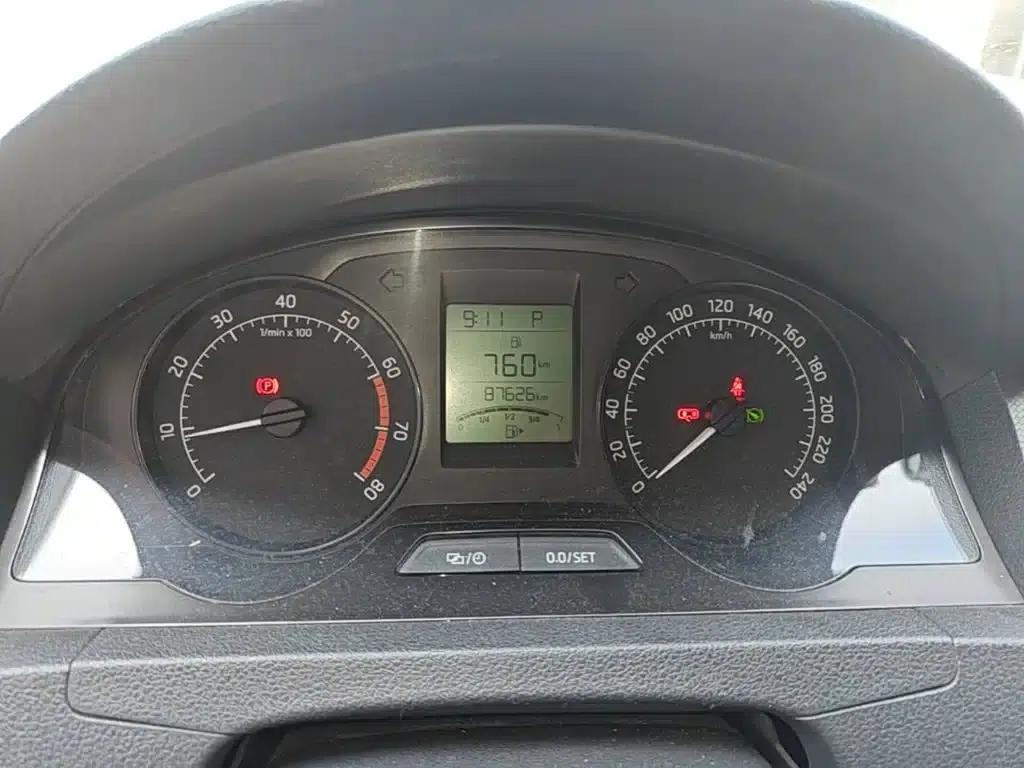 Rapid 2015 1.6L Automatic Smart Selection Model — миниатюра 12