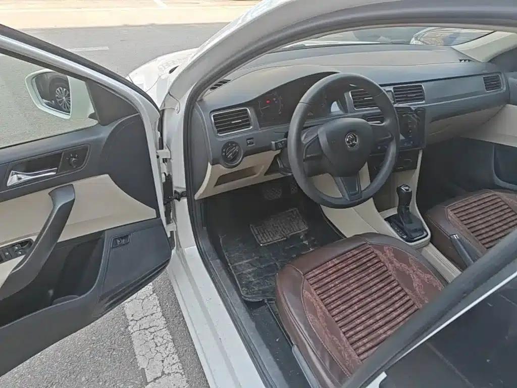 Rapid 2015 1.6L Automatic Smart Selection Model — миниатюра 16
