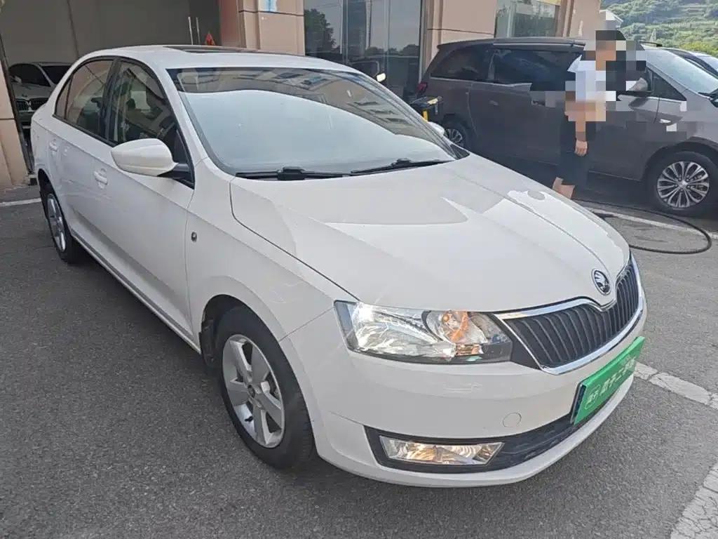 Rapid 2015 1.6L Automatic Smart Selection Model — миниатюра 4