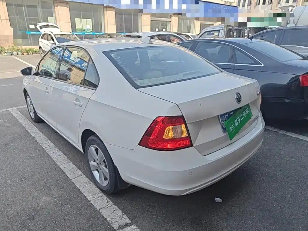Rapid 2015 1.6L Automatic Smart Selection Model — миниатюра 5