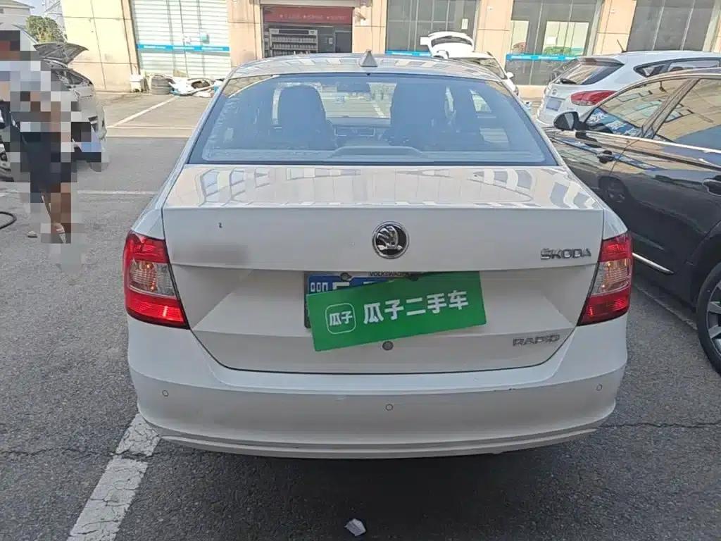 Rapid 2015 1.6L Automatic Smart Selection Model — миниатюра 6