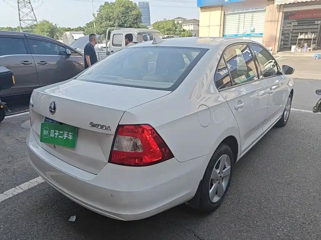 Rapid 2015 1.6L Automatic Smart Selection Model — миниатюра 7